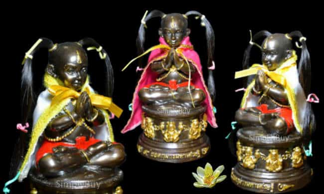 3 bức tượng Kuman Thong được rao bán trên Amazon.